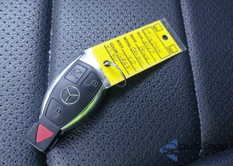 2017 Mercedes-Benz Glc 300 4Matic z USA, uszkodzony, nr VIN WDC0G4KB6HF254705